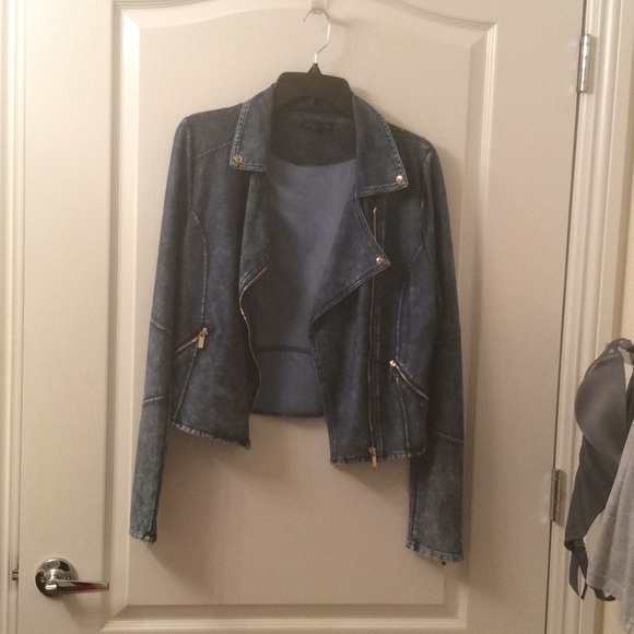 NWT DENIM LOOK MATERIAL GIRL JACKET - Picture 2 of 5